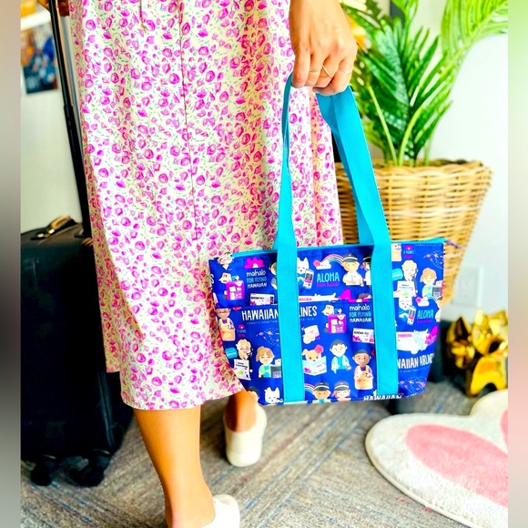 Colorful Hawaiian Airlines ✈️ Cooler Bag 💜 - Picture 2 of 6